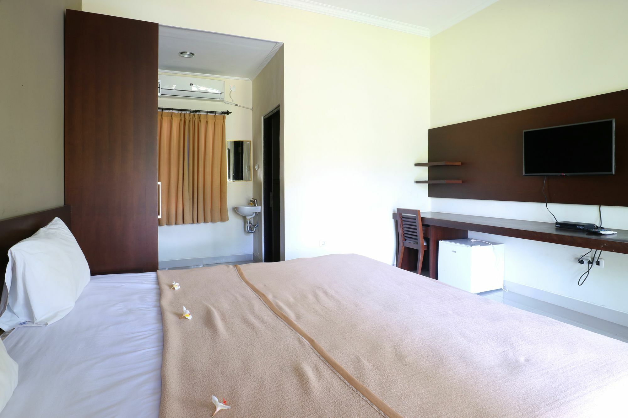 Hotel Gm Lovina Extérieur photo